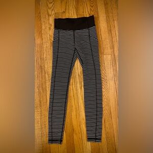 lululemon | Black & White Striped Leggings | Size 2-4 | Fantastic Condition